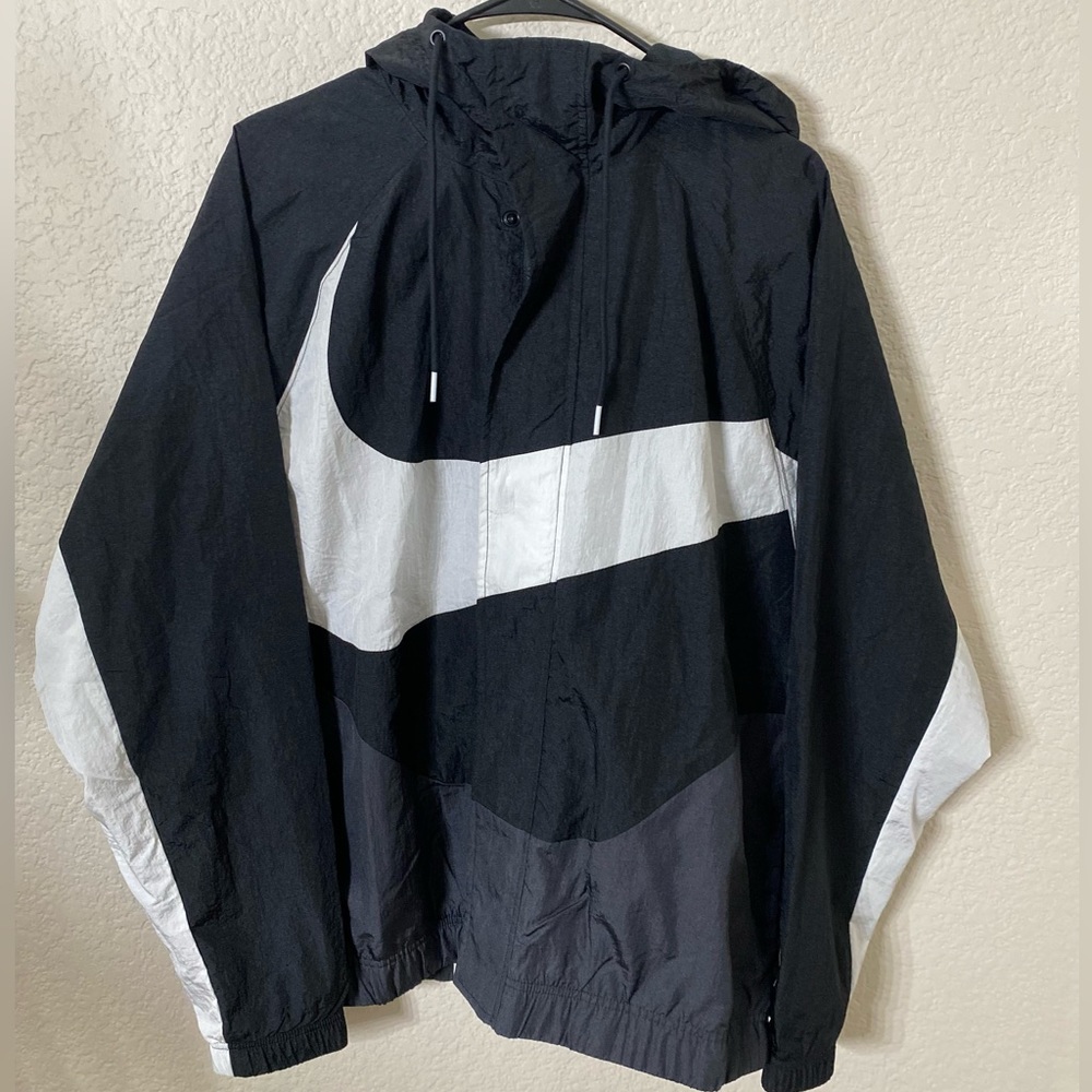 Nike windbreaker new without tags size. M